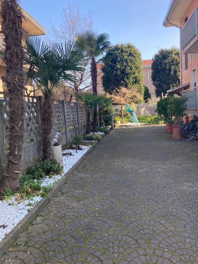 Casa Vacanza A Limbiate Exteriör bild